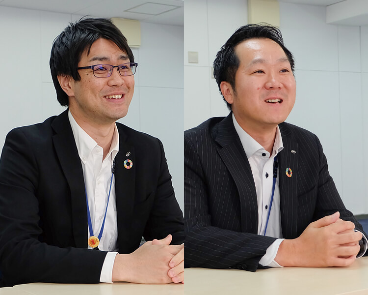（左）経営企画部 経営戦略室 副課長 青木 芳史氏（右）同部同室 副課長 福岡 弘明氏