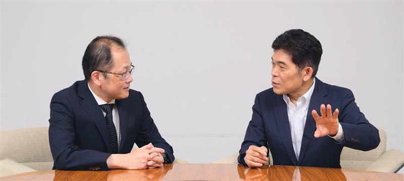 （左）ディサークル株式会社 業務改革ラボ所長 慶應義塾大学大学院 経営管理研究科修了 中小企業診断士 関戸 紀仁、（右）東京大学 大学院経済学研究科・経済学部 柳川 範之教授